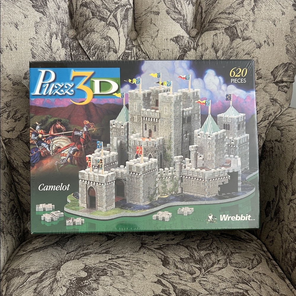 New Camelot Castle 3D Puzzle / Puzz3D Wrebbit / 620 Pieces / 1997 Made in Canada